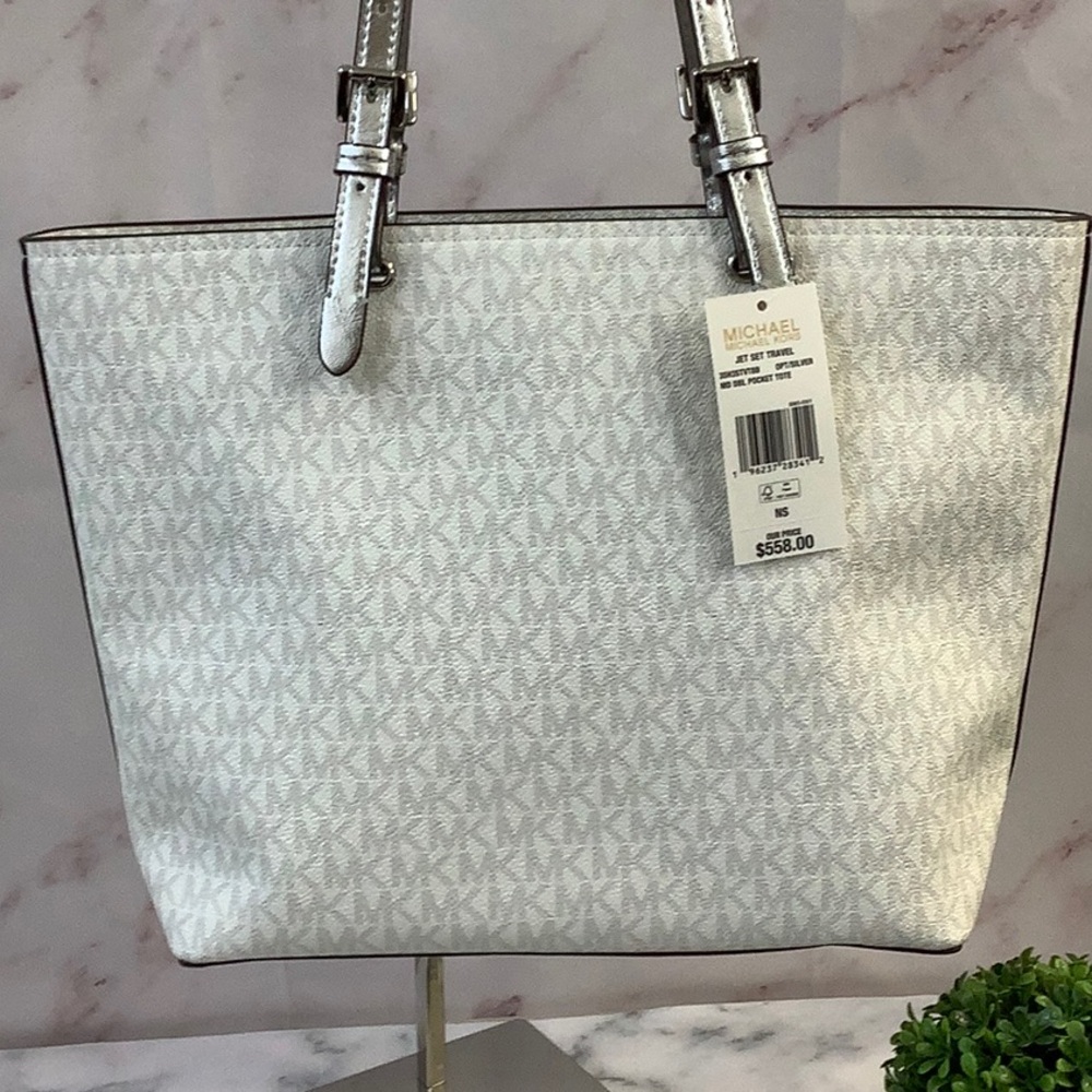 NWT Michael Kors Medium Travel Tote - Picture 7 of 7